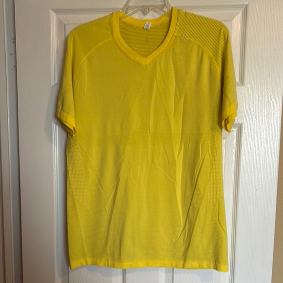 Lululemon men’s yellow striped V neck athletic t-shirt size medium - Picture 1 of 10